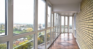 Панорамное остекление балкона Чита, цена от 3686 руб.